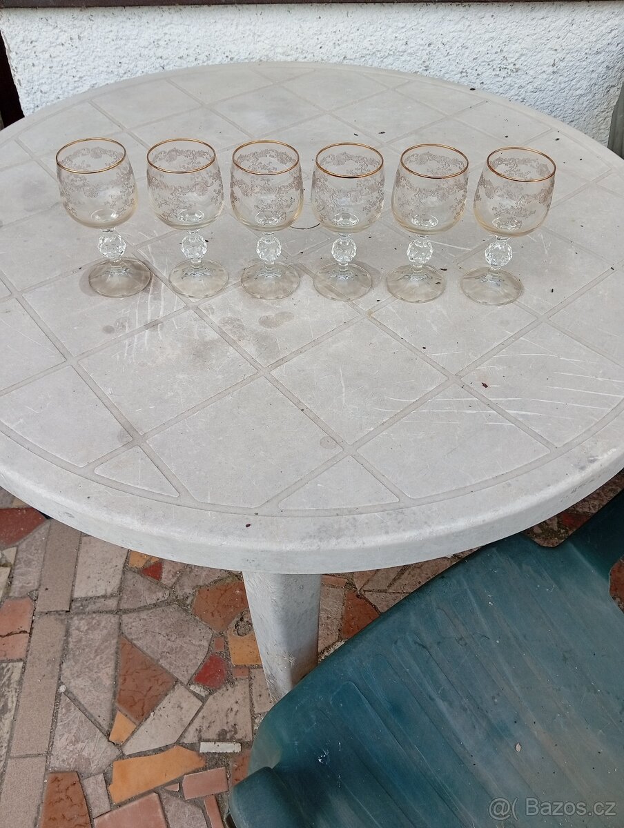 Nepoužívané skleničky. - 2