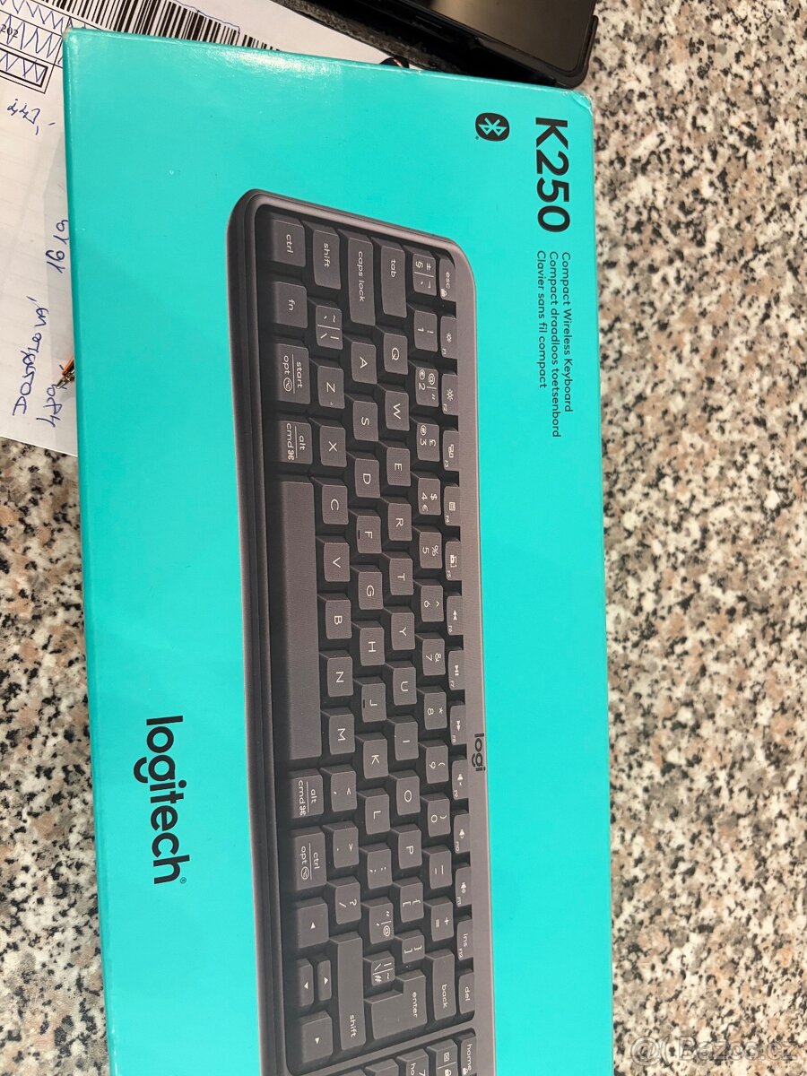 Klávesnice logitech - 2