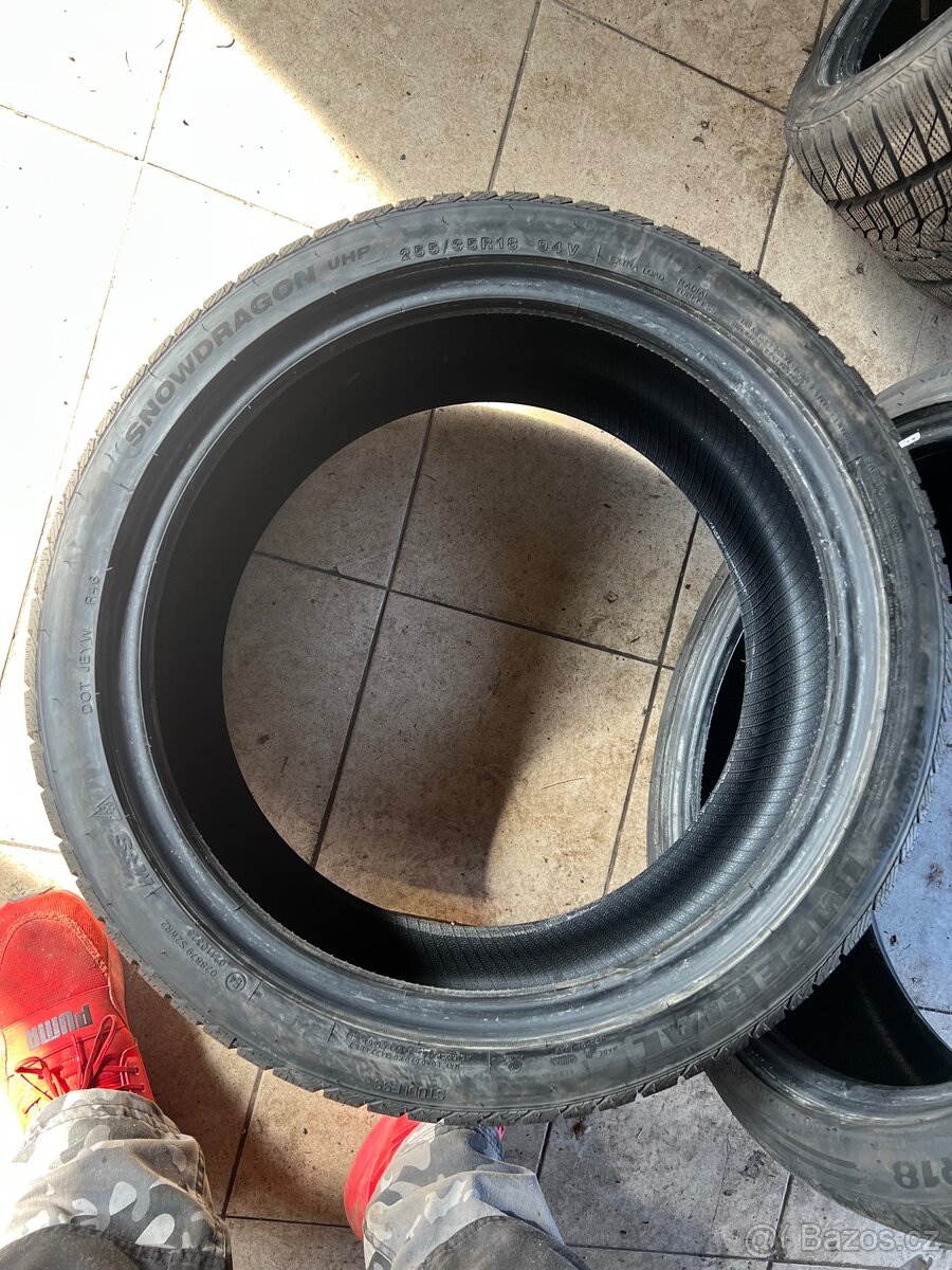 Zimní pneu 225/40 a 255/35 R18 - 2