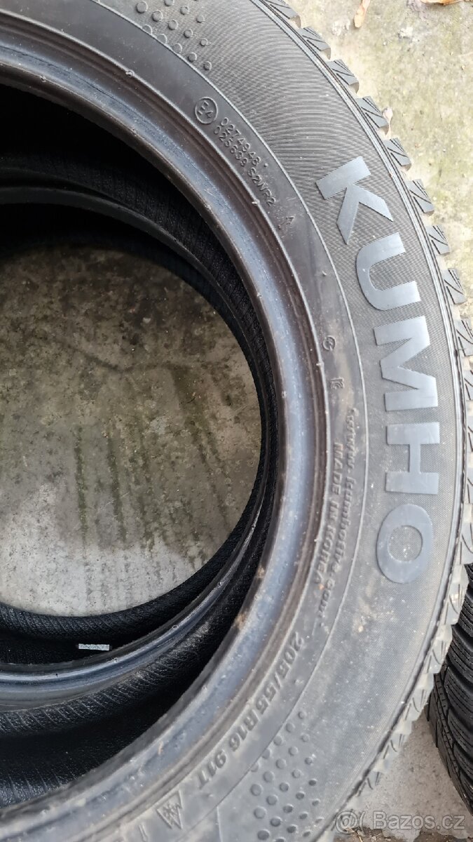 4x zimní pneu 205/55/16
Vzorek viz foto. Cena 200,-/ks. - 2
