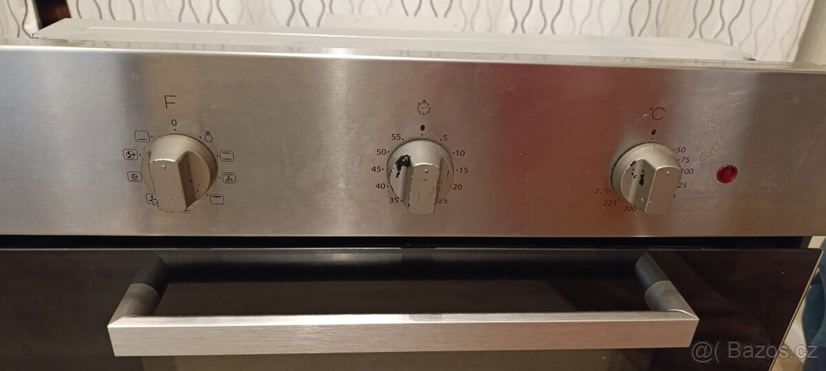 Vestavná trouba Whirlpool AKP 459 IX - 2