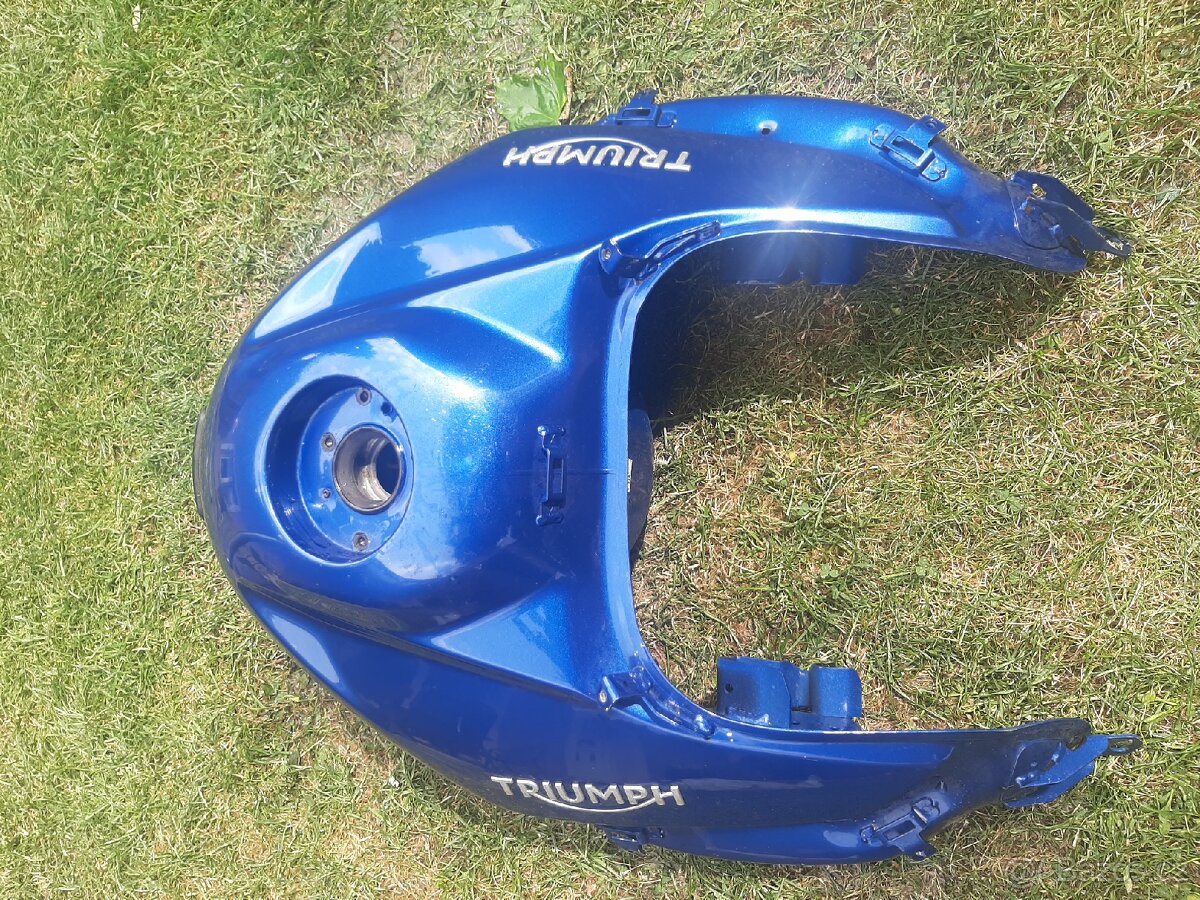 Nádrž Triumph Tiger 800 - 2