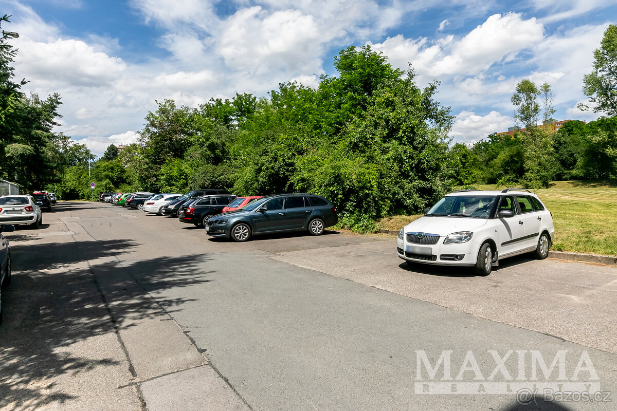 Pozemek o ploše 4183 m2 - Praha, Modřany - 2