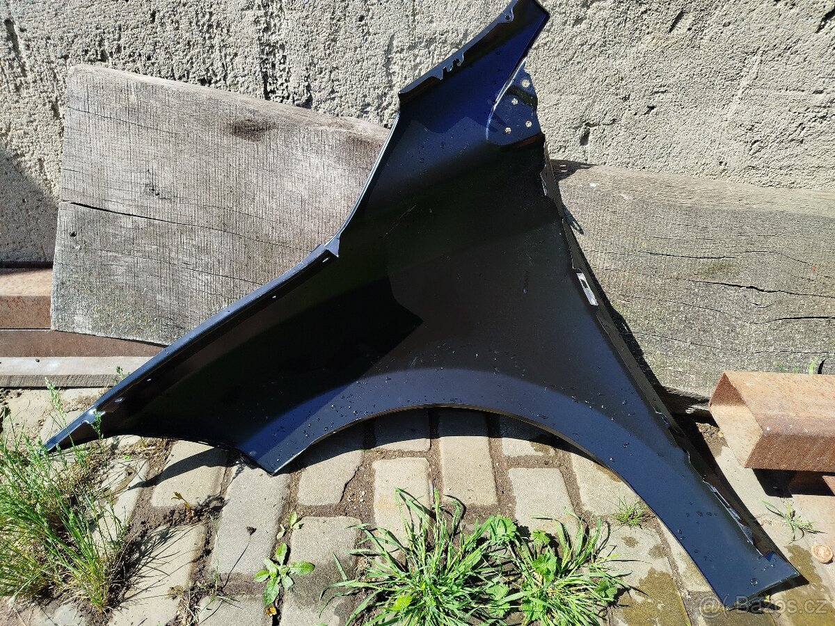 Pravý přední blatník Renault Megane 3 - 2