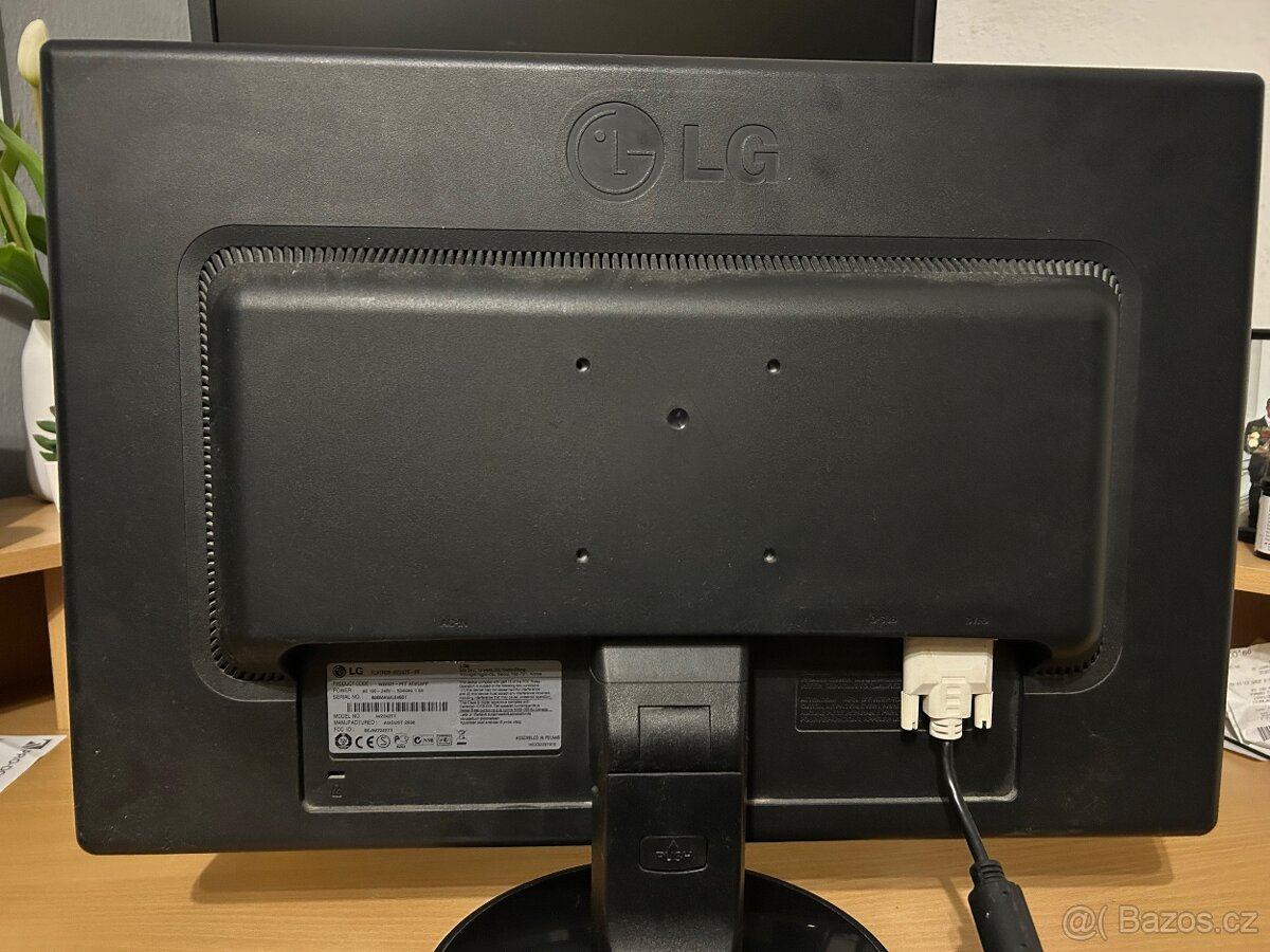 Monitor LG - 2