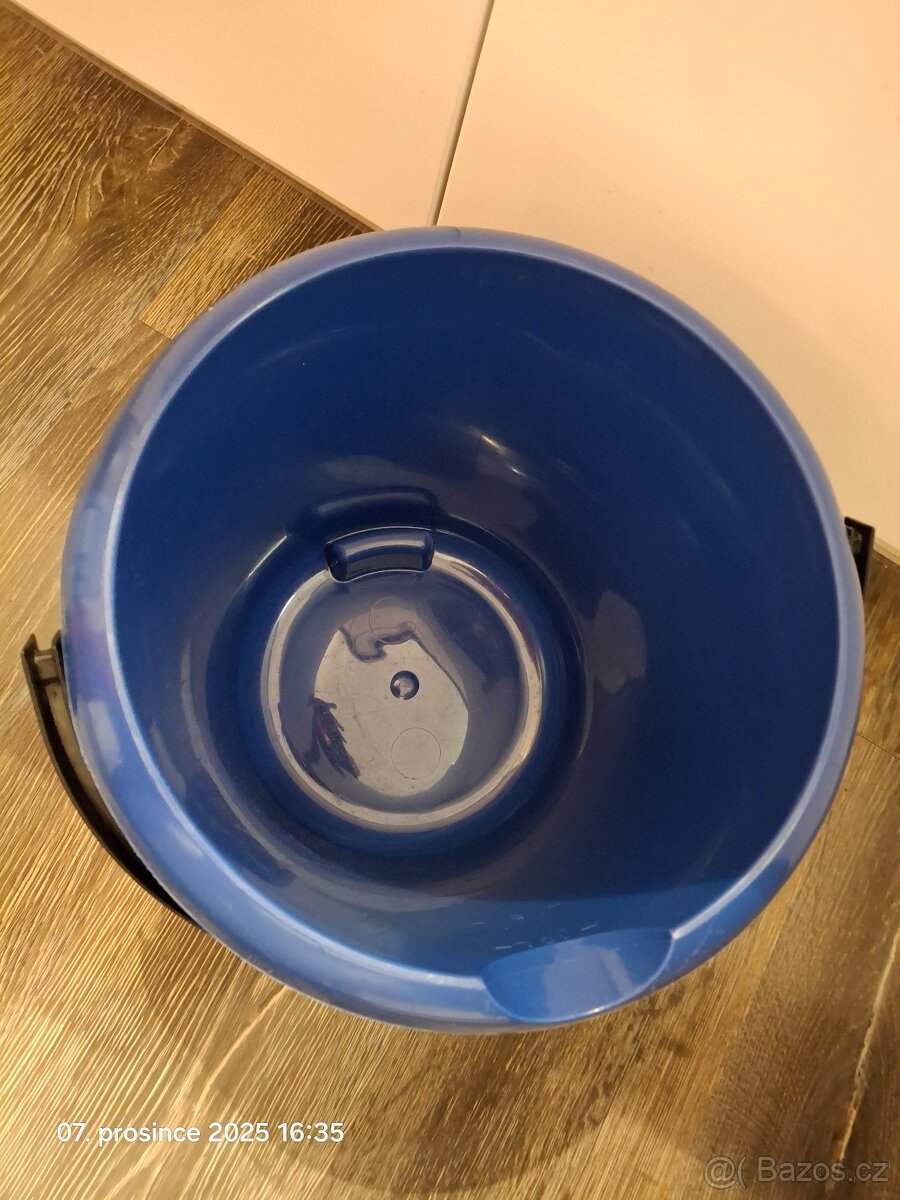 spokar kbelík plastový modrý 10L nový. - 2