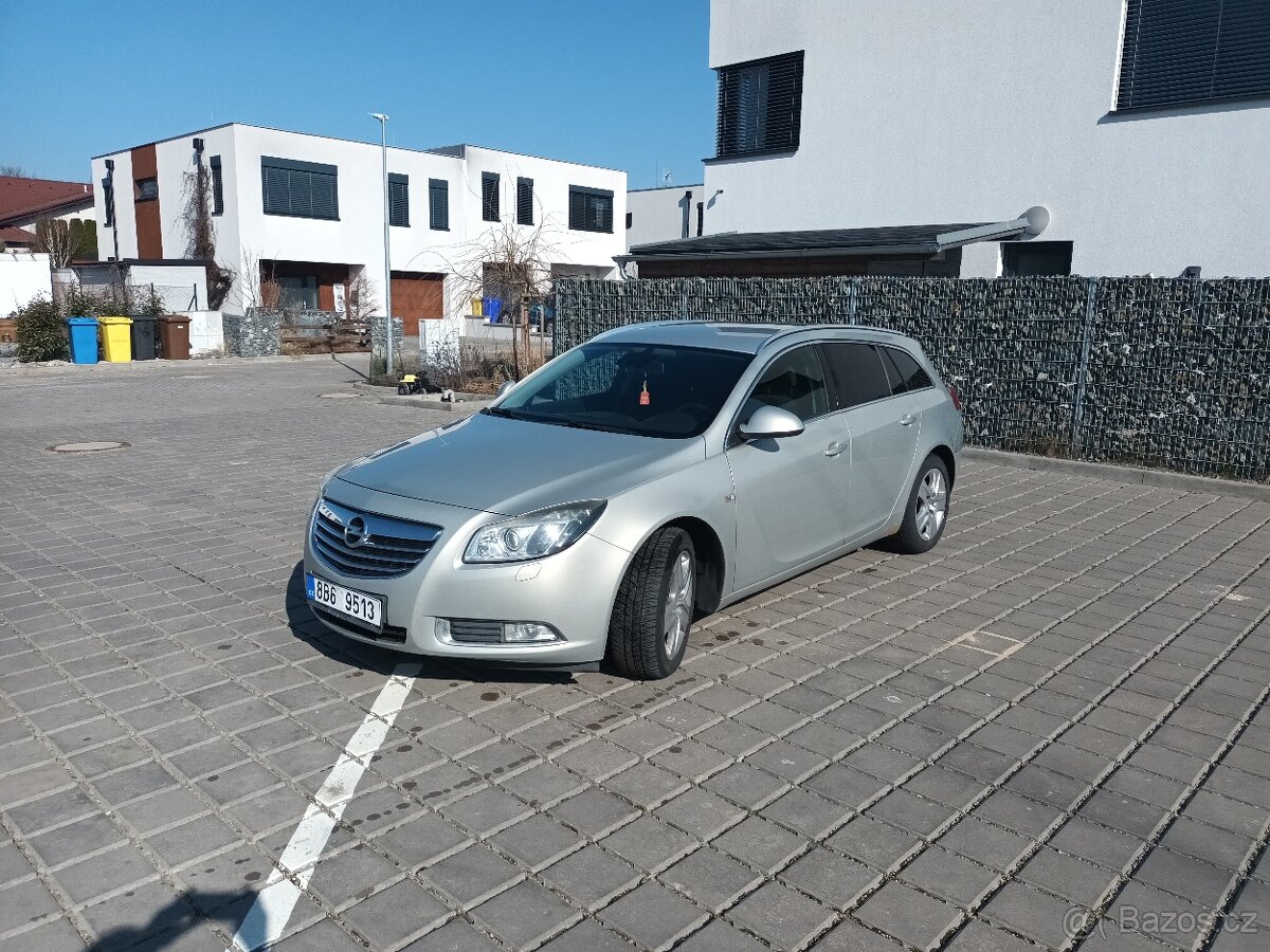 Insignia SportTourer 2.0D (96 kW), STK, servis - 2