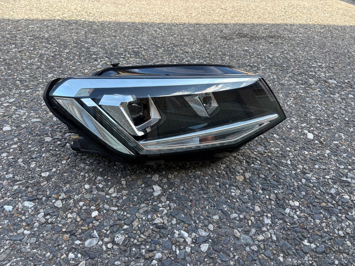 Vw Caddy pravý bi xenon - 2