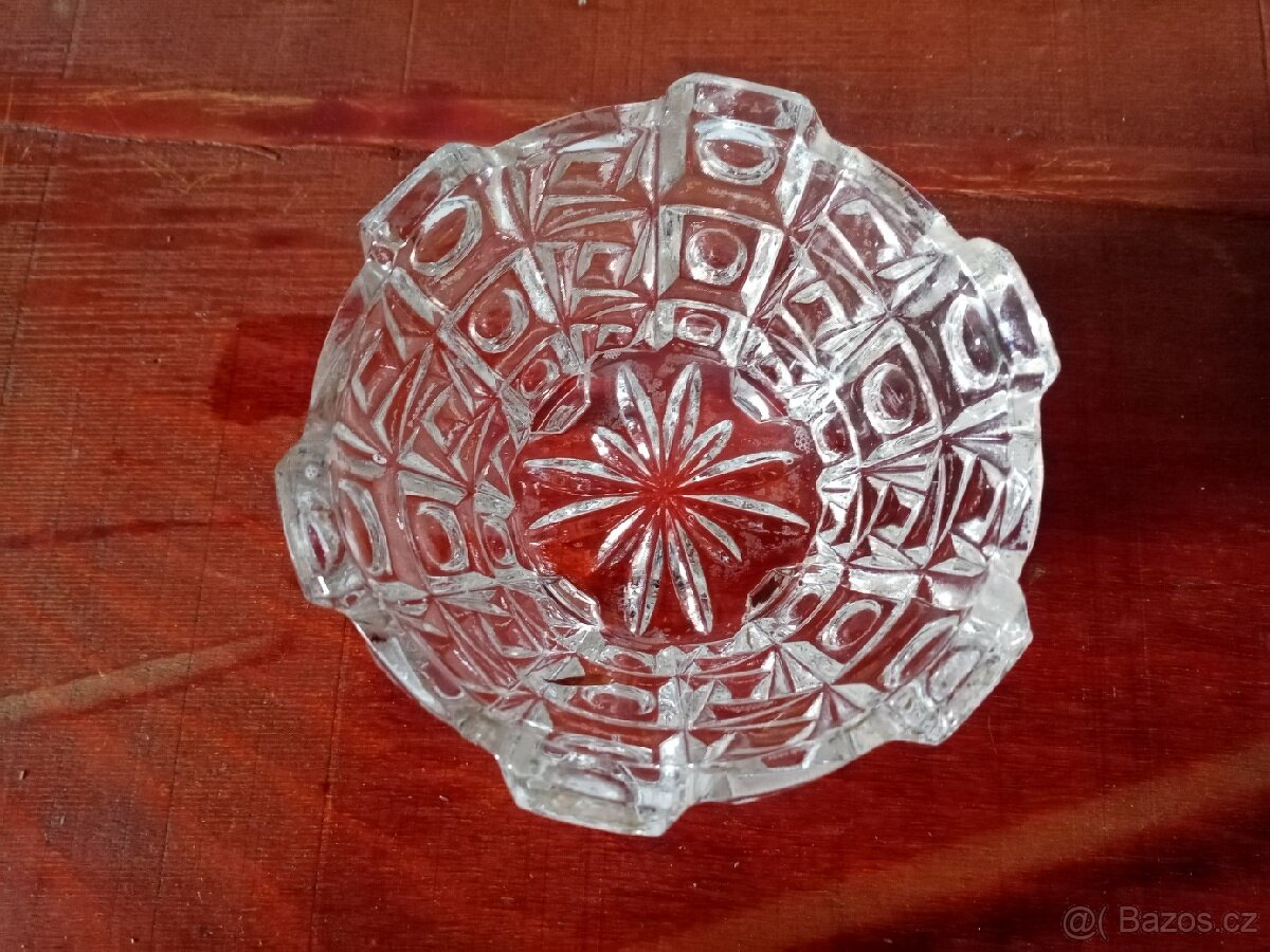 Skleněná lisovaná mísa - art deco
- 2