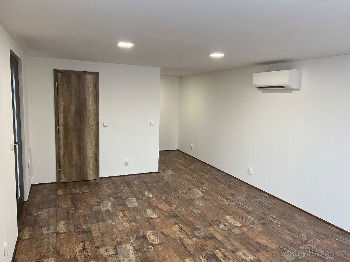 Obytný kontejner 8 x 4 m - 2