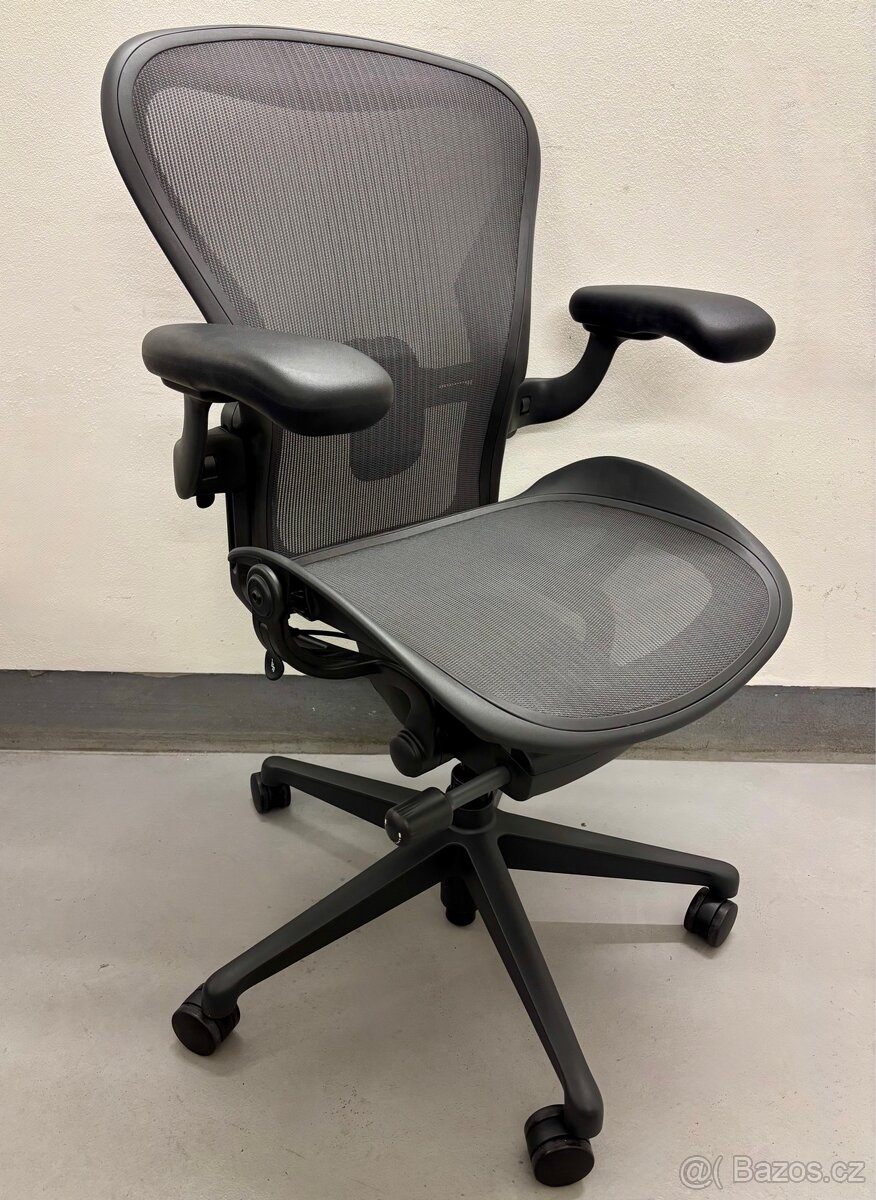 Kancelářská židle Herman Miller Aeron Remastered - 2