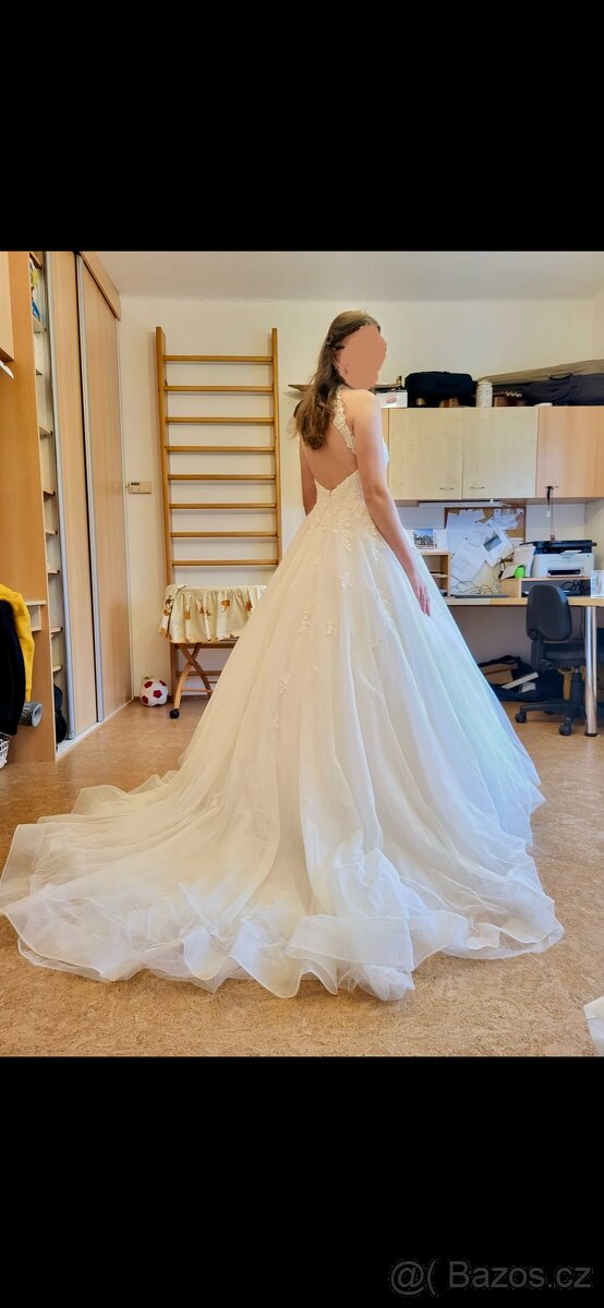 Svatební šaty halterneck s vlečkou - 2