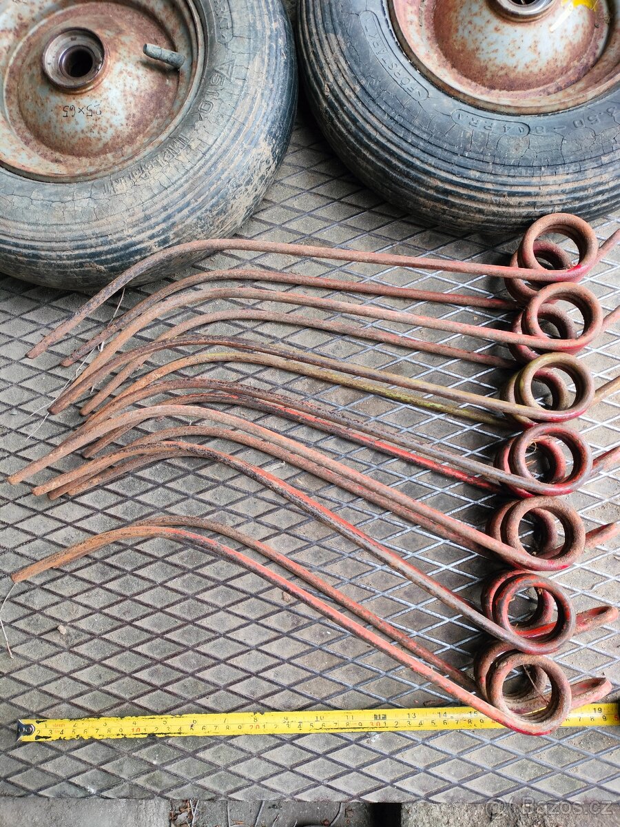 KUHN 280 SHRNOVAČ -- ruzné díly - 2