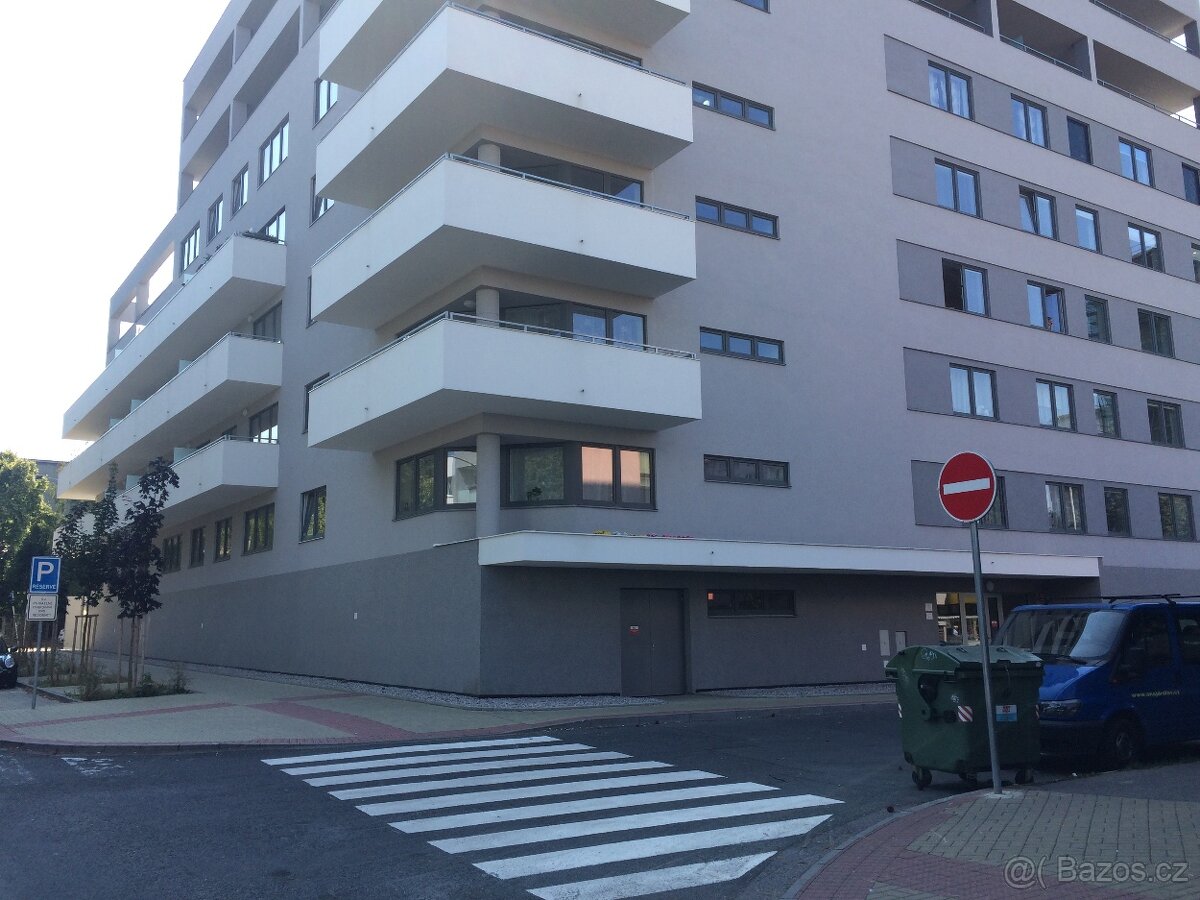 pronájem garáže Letńany Frydecká ulice novostavba - 2