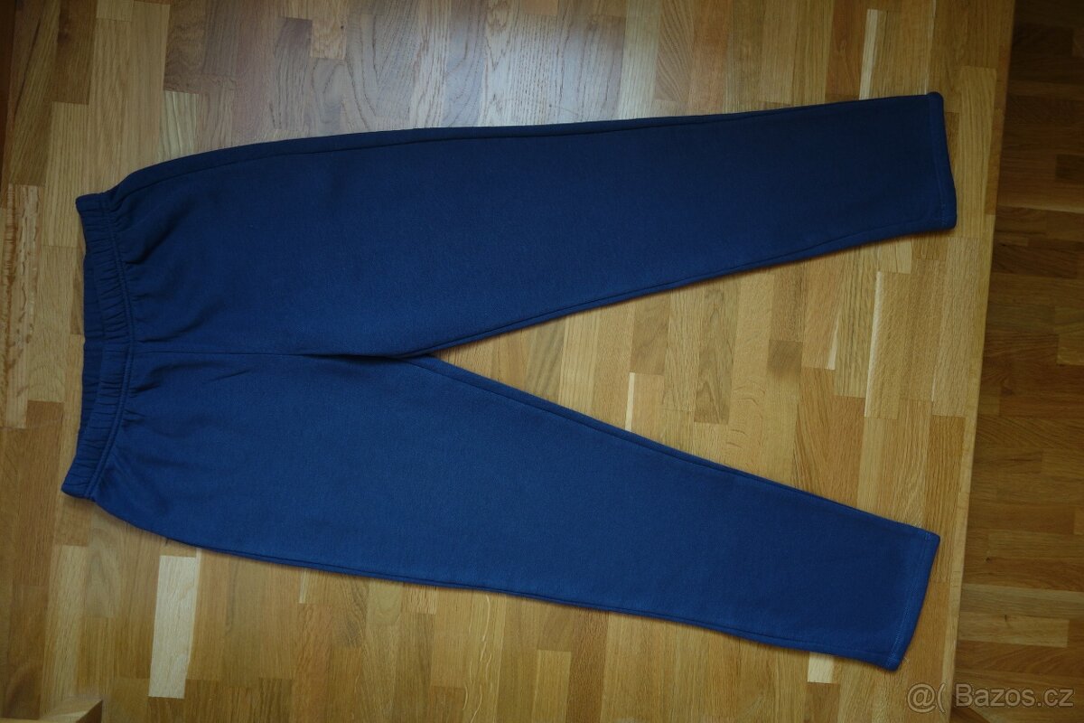 Tmavě šedé dívčí tepláky vel.151/160 - 2