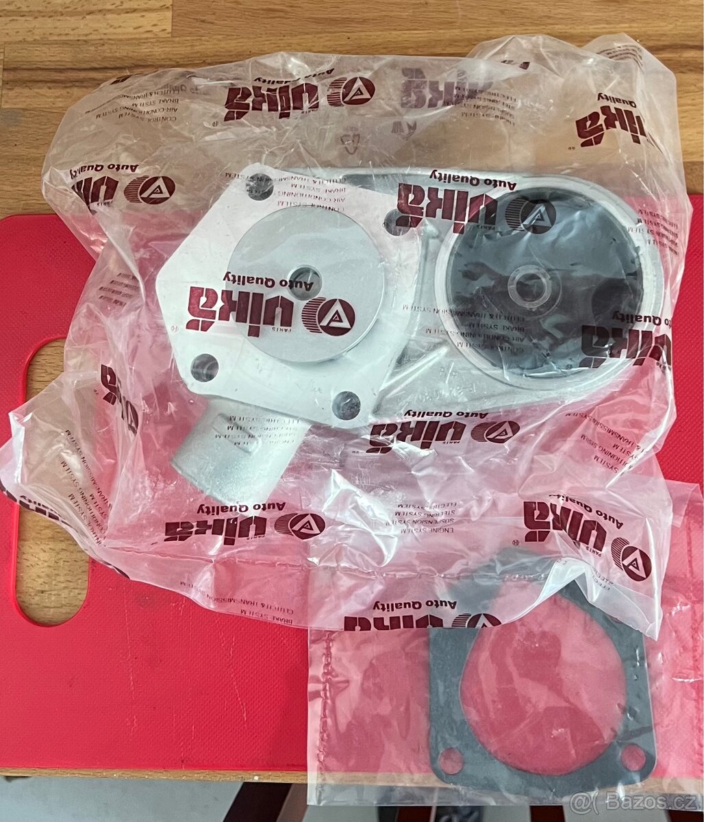 Škoda favorit / felicie , vodní čerpadlo - 2