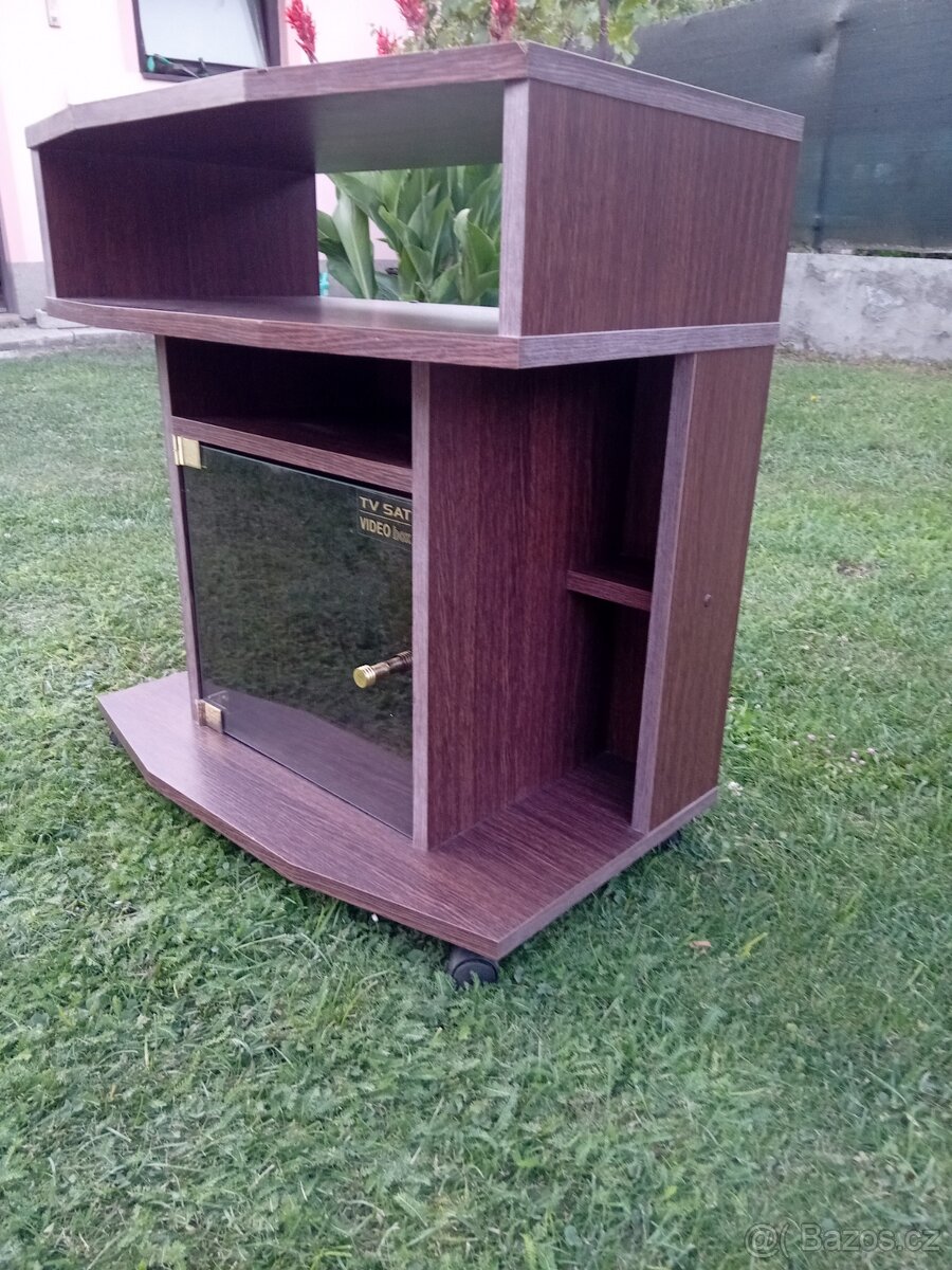 Stolek pod tv - 2