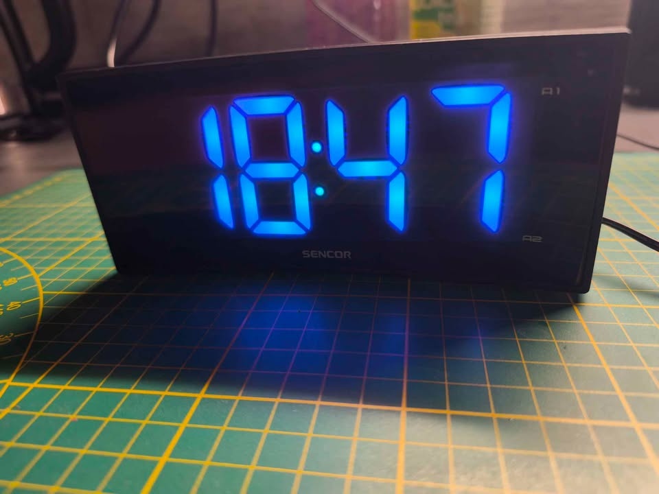 Digitální hodiny/budík Sencor - 2