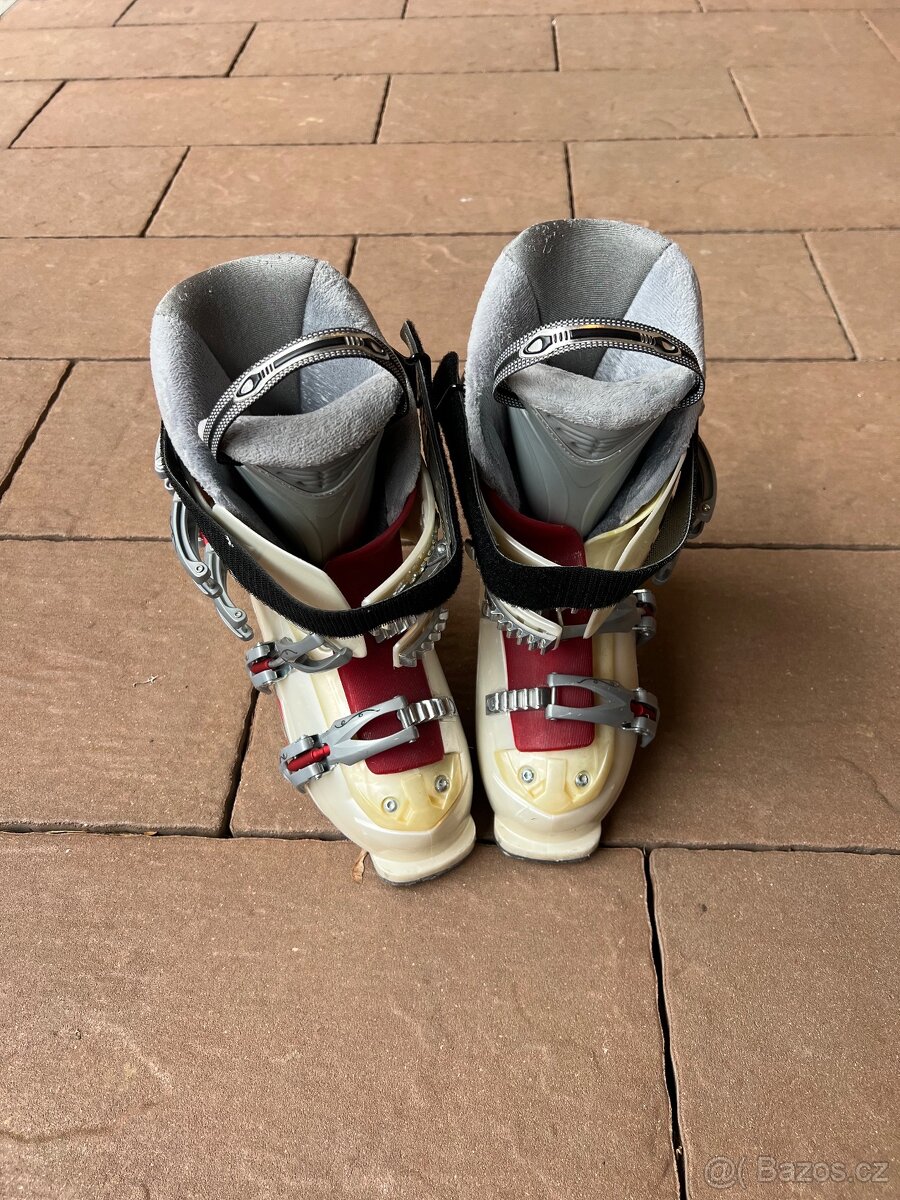 Set dámské lyže 143 cm + lyžáky - 2