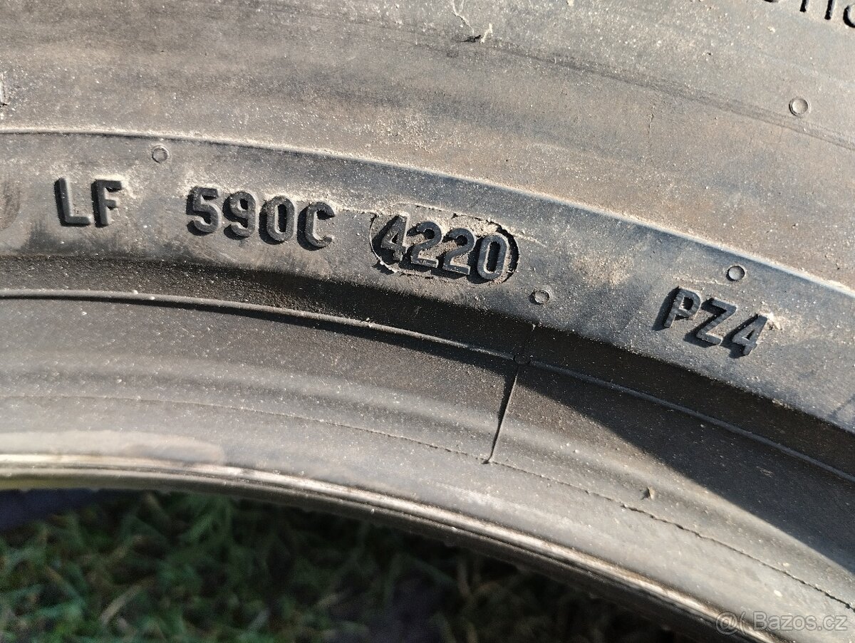 Pirelli 235/50 R19 DOT4220 - 2