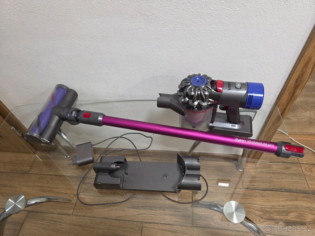 Dyson V8 Absolute s nabíječkou - 2