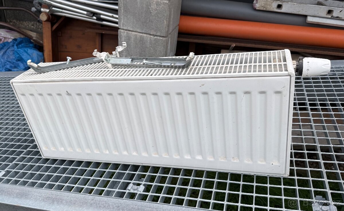 Radiator deskový s termohlavici - 2