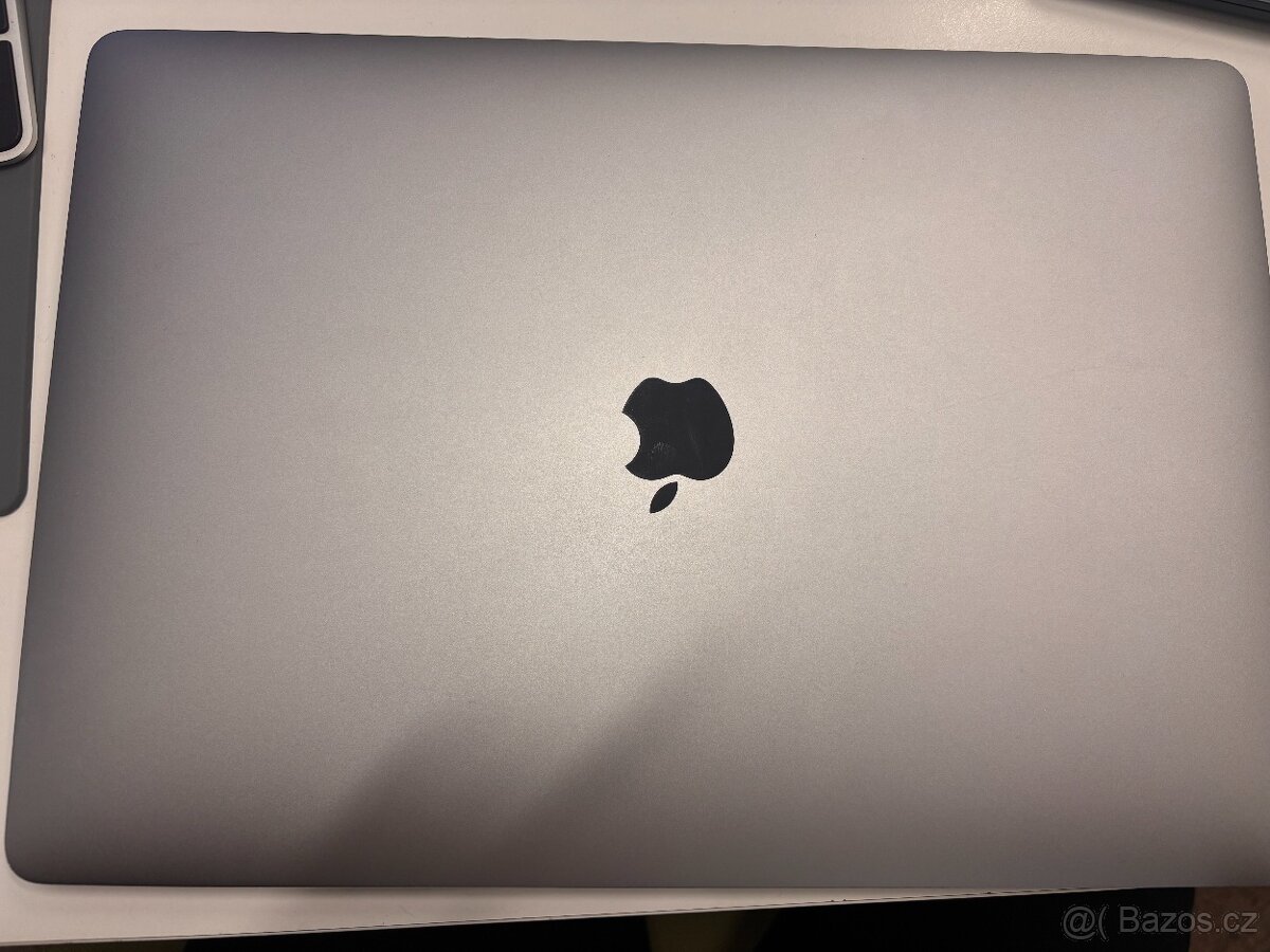 MacBook Pro (15-inch, 2016) - 2