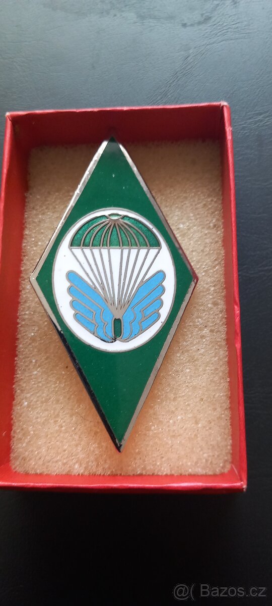 Velký odznak ČSLA s miniaturou . 4 výsadkový prapor "ZU" - 2