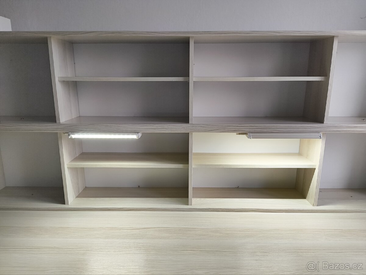 Psací stůl se světly - 2