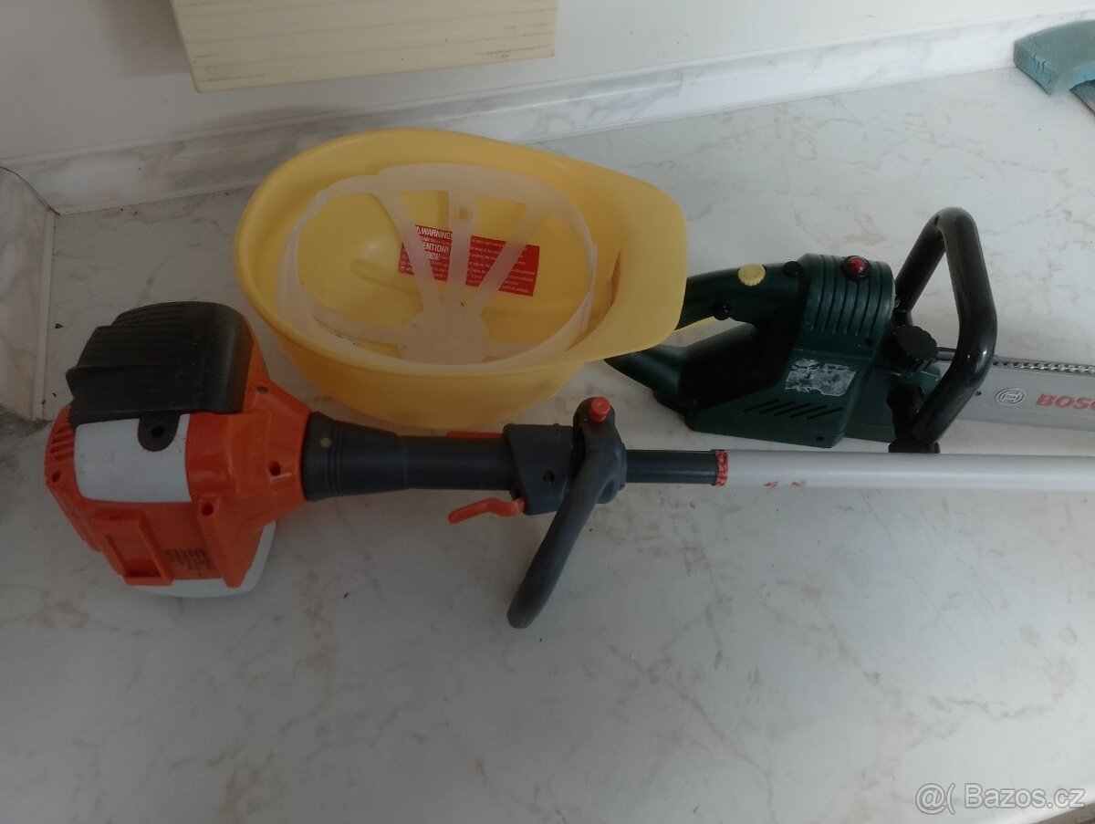 Dětská pila, křovinořez a helma - 2