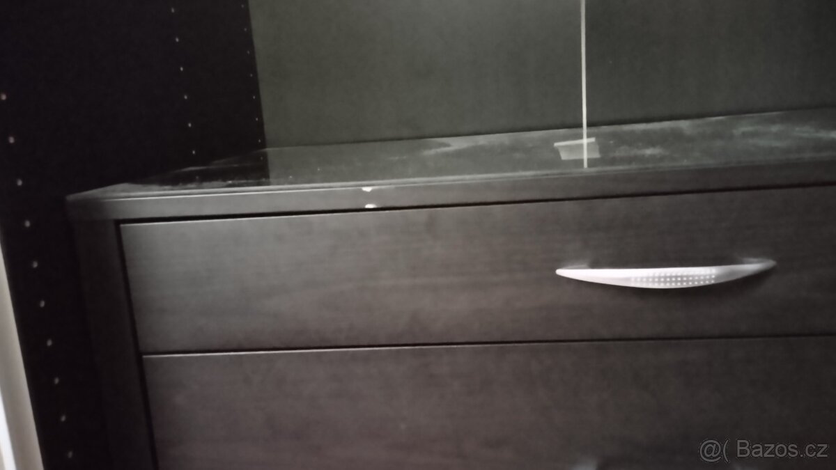 Skříň šatní - 2