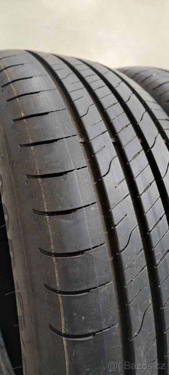 Jako nové 215/60/17 Goodyear Efficient Grip 2 SUV, DOT 4623. - 2