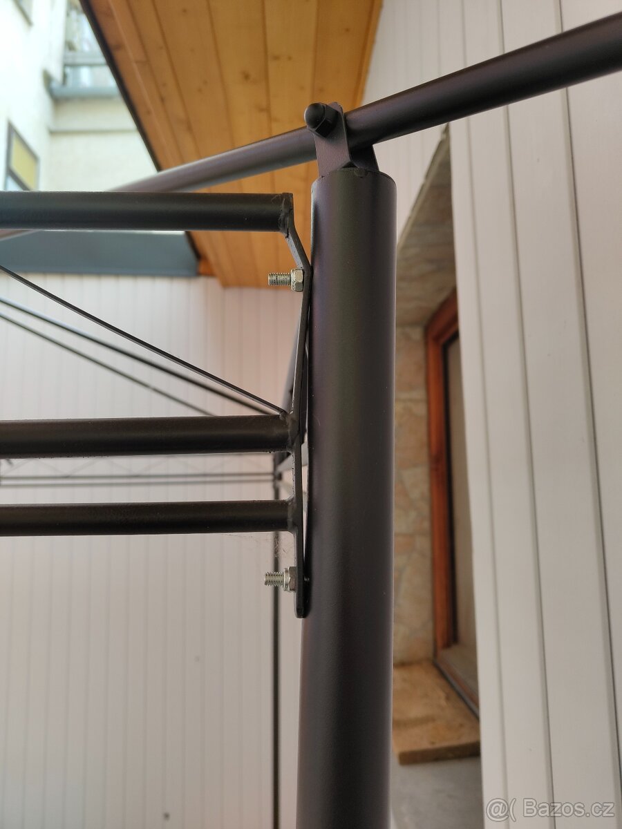 Konstrukce zahradního party stanu - 2