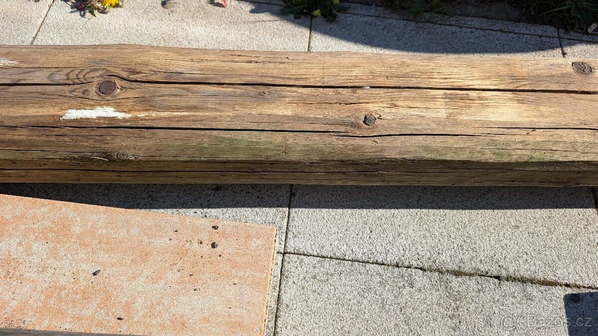 Napadené tramy 2 ks cca 6,5 a 4,5m - 2