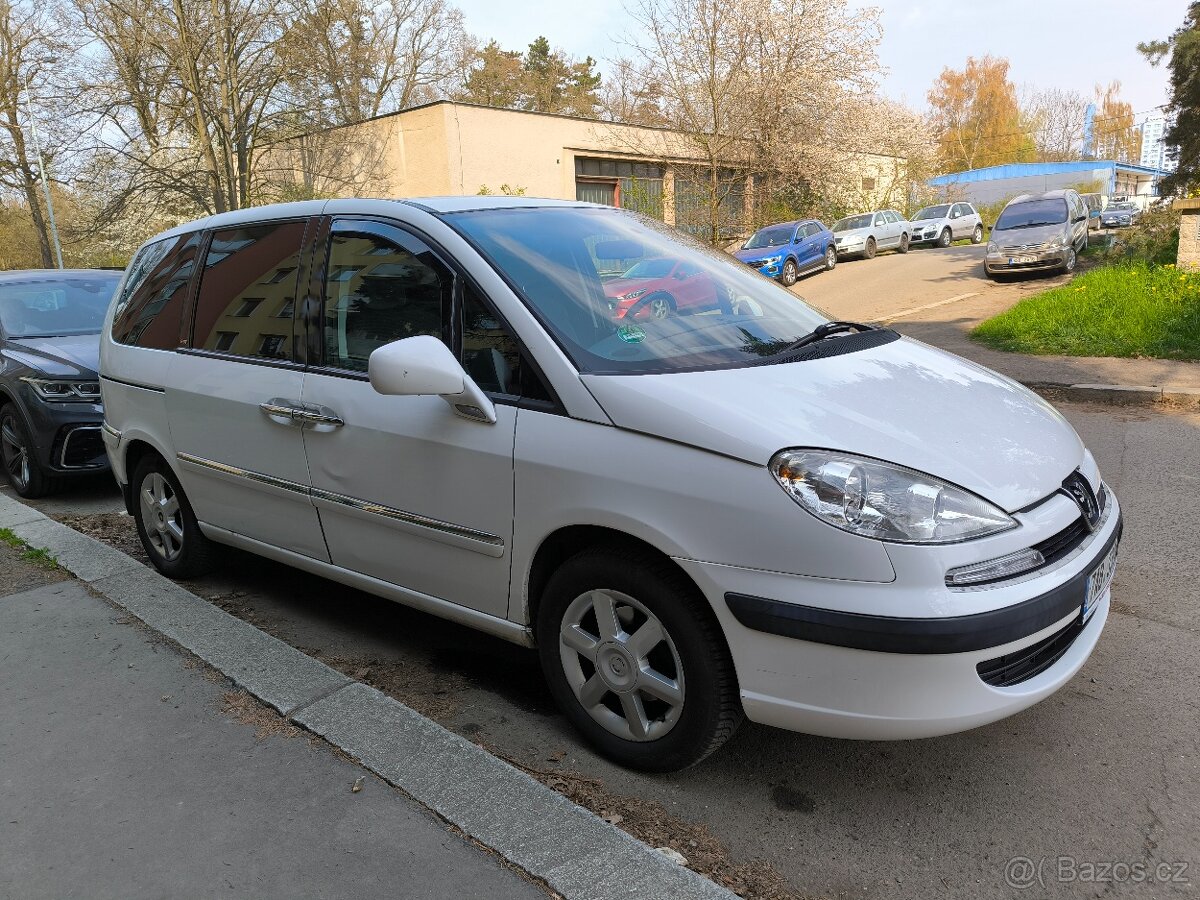 Peugeot 807, 100 kW, postel, servisováno - 2
