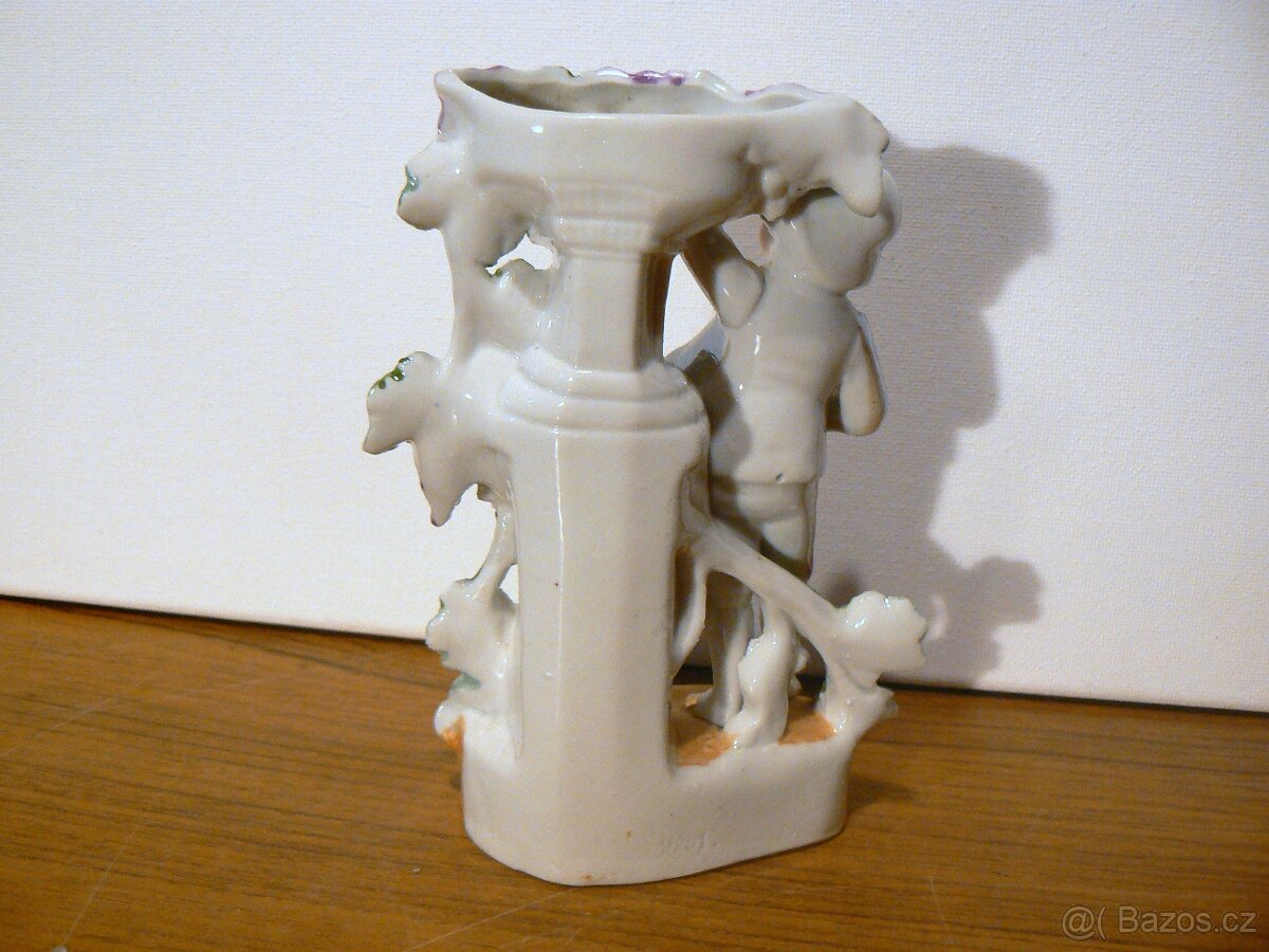 stará porcelánová figurka - 2