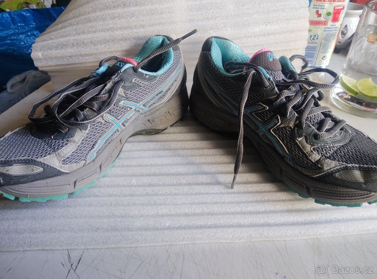 Oasics č. 39,5 - 2