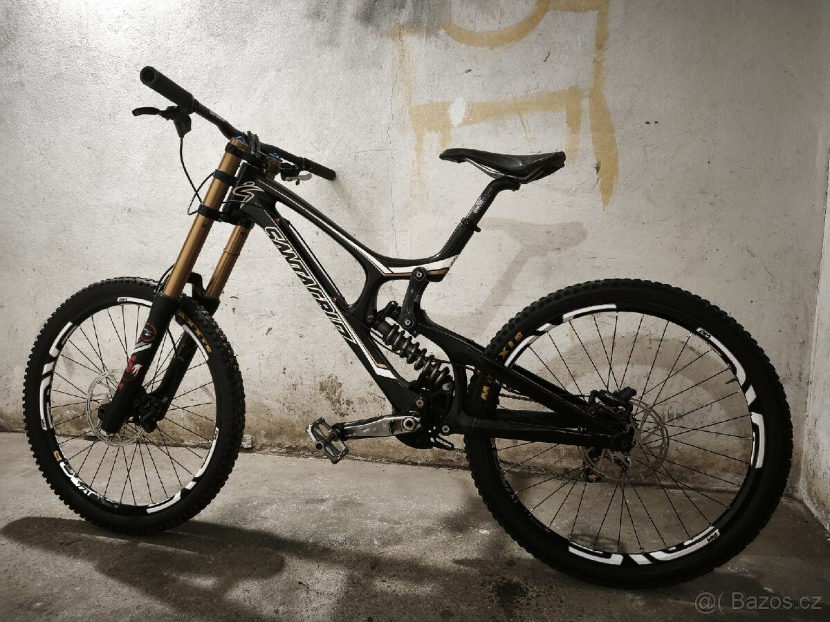 Santa Cruz V10.4 karbón - 2