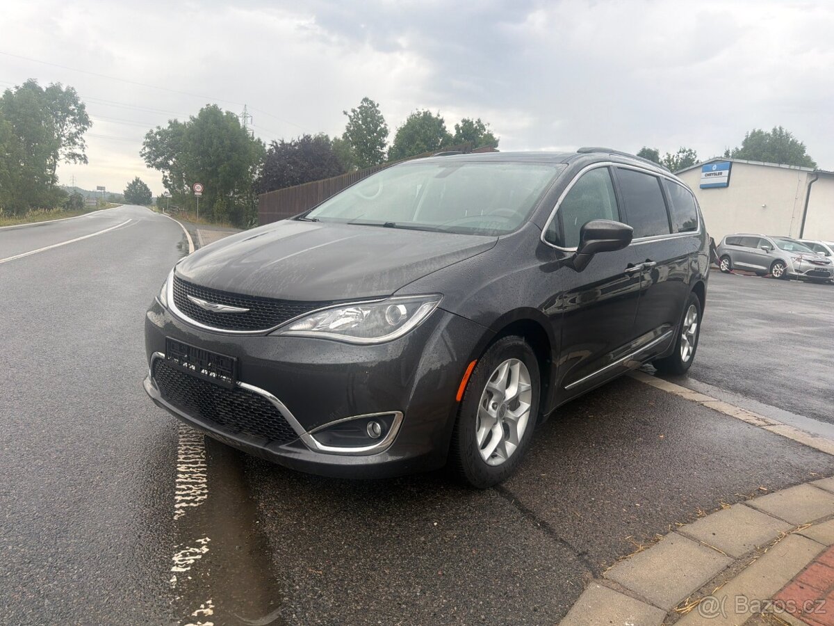 Chrysler Pacifica 3,6 Pentastar RU 8 míst 2017 - 2