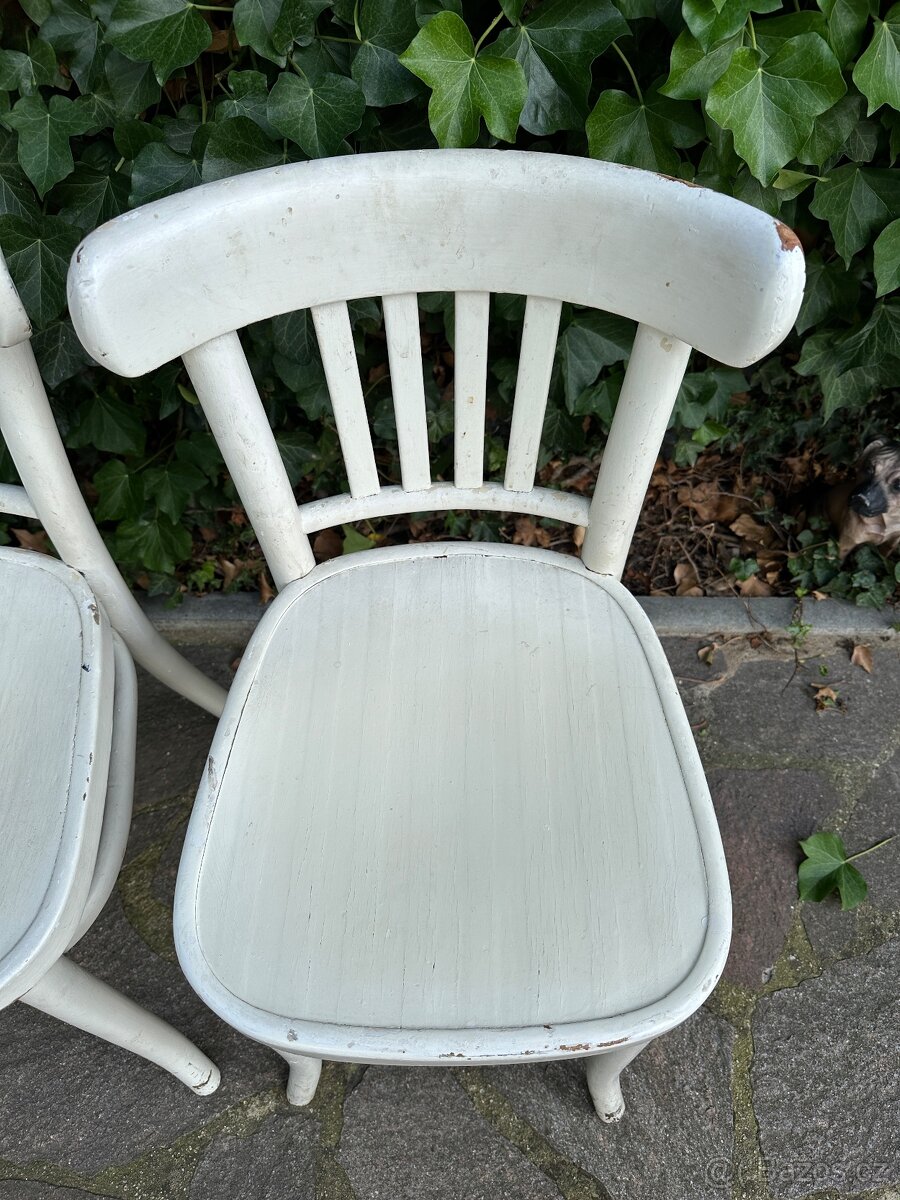 2 x stará bílá dřevěná židle - cena za kus - 2