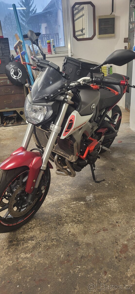 YAMAHA MT 09 - 2