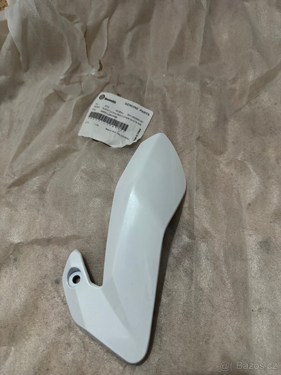 Benelli bn 125 - kryt výfuku a plast ke světlu NOVÉ - 2