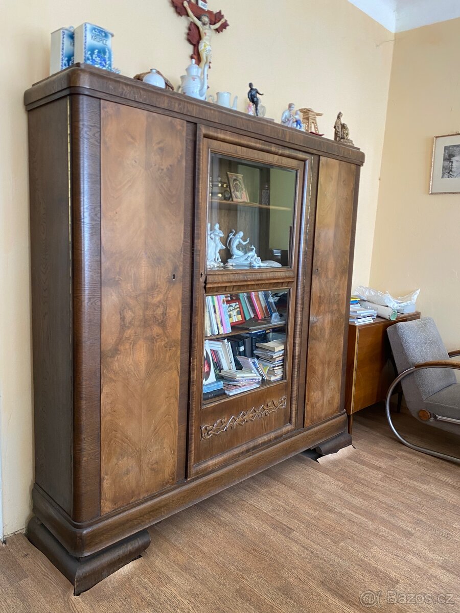 Dřevěná Skříň - 2