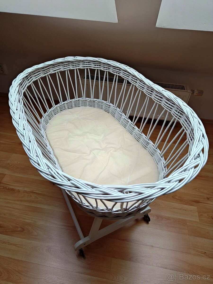 Proutěný koš "kolébka" s kolečky - 2