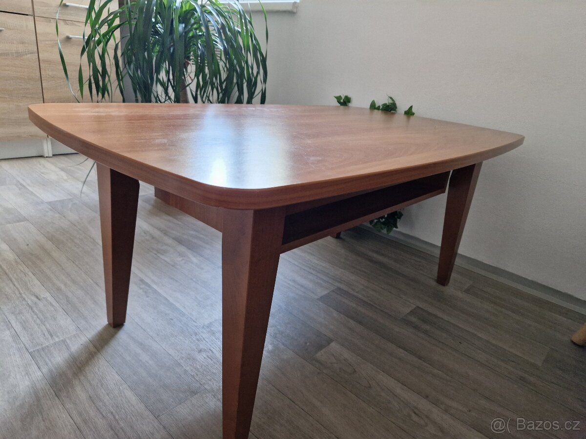 Stolek dřevěný konferenční - 2