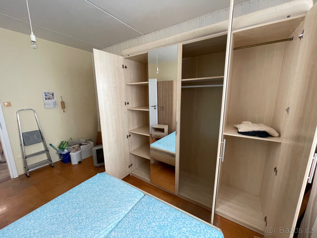 Šatní skříň - 2