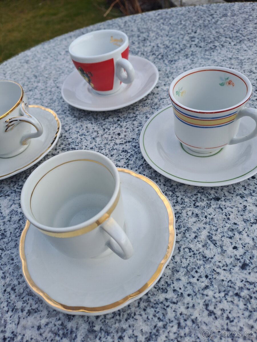 PORCELÁNOVÉ HRNEČKY. - 2