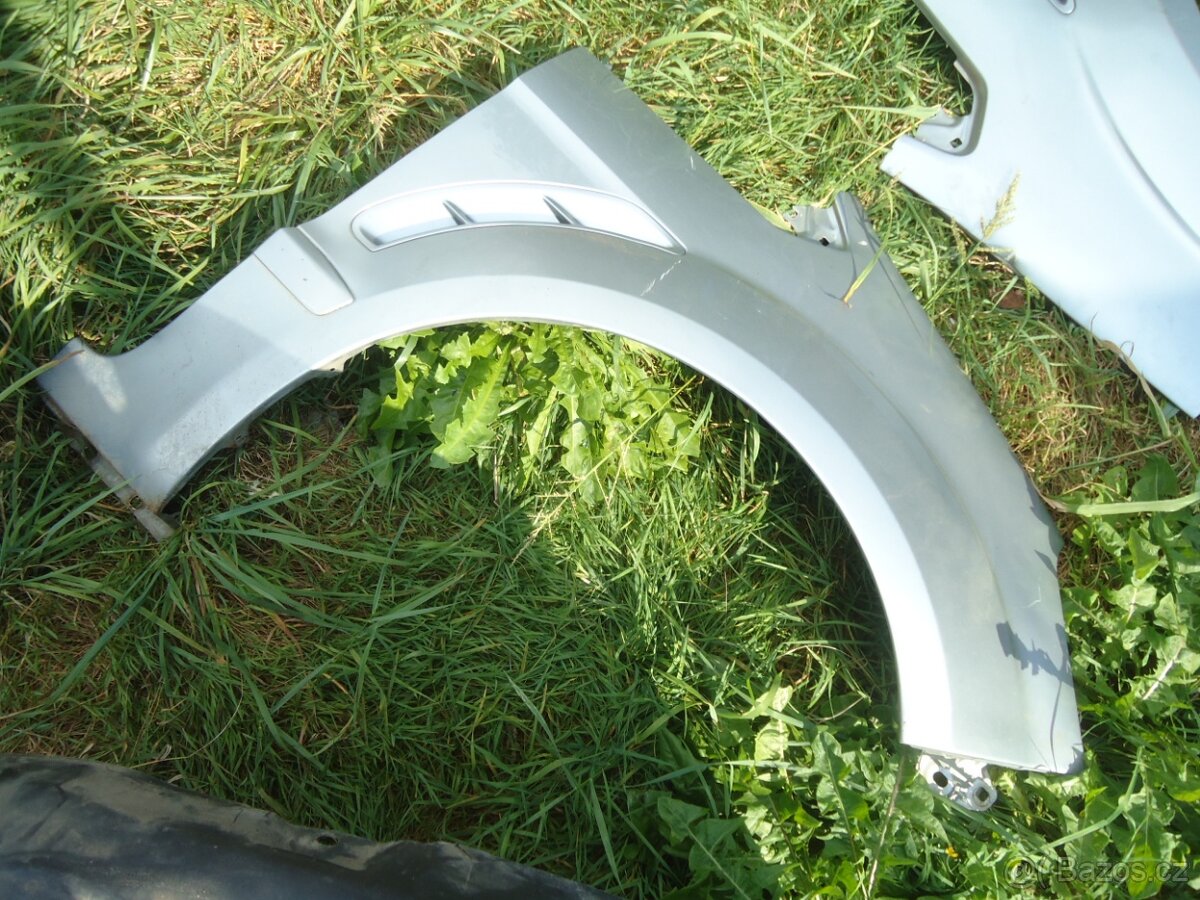 přední blatník pravý levý Ford Smax 2008 - 2