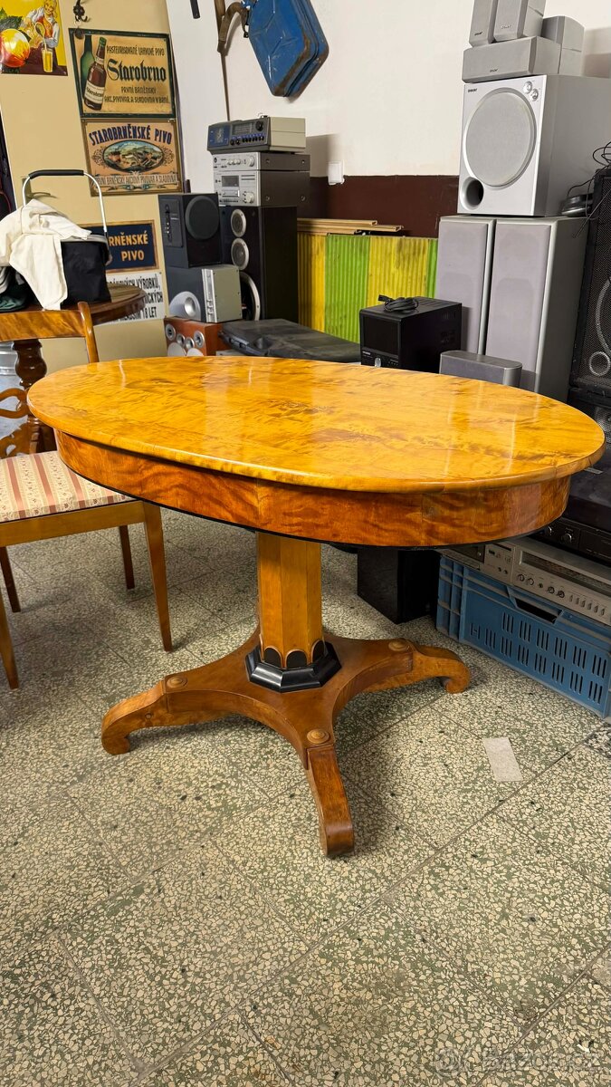 Stůl a židle - 2
