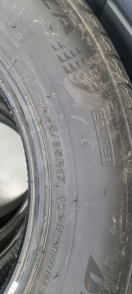 Pneu Bridgestone 225/65R17 - 2